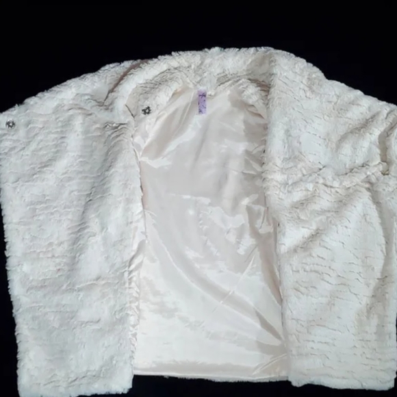 Rewind Faux Fur Button Closure Wrap Vest Size Large - Picture 3 of 16